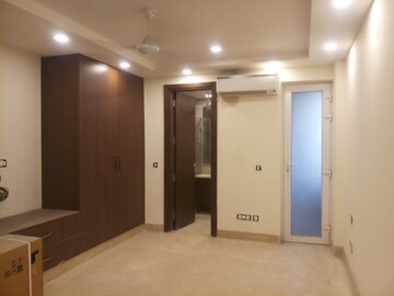 Room in 4 BHK Builder Floor at Florence Nightingale Lane, Green Park – for Rent