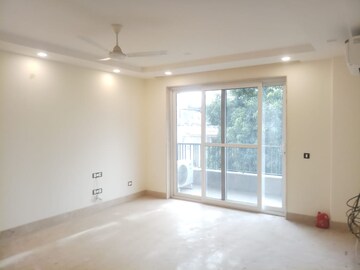 Room in 4 BHK Builder Floor at Florence Nightingale Lane, Green Park – for Rent