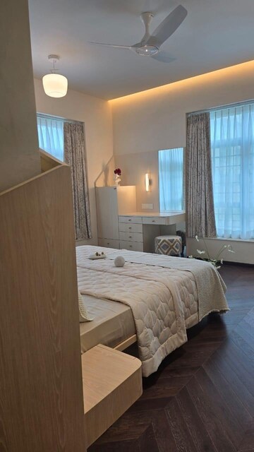 Bedroom in 4 BHK Apartment at Prabhadevi CHS, Prabhadevi – for Rent