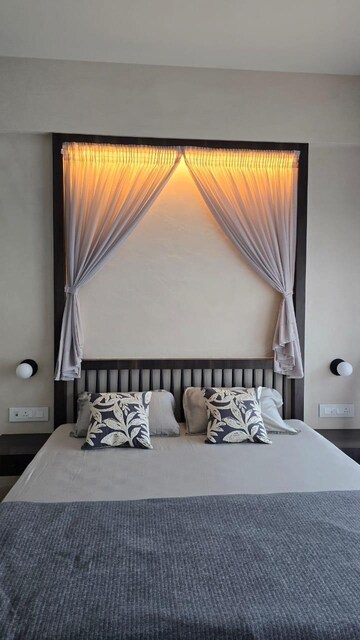 Living Room in 4 BHK Apartment at Prabhadevi CHS, Prabhadevi – for Rent