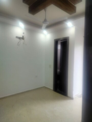 Room in 3.5 BHK Builder Floor at Ramesh Nagar – for Rent