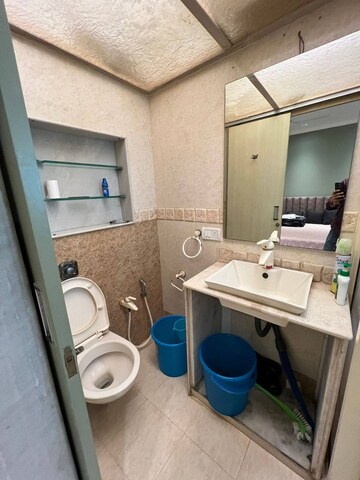 Team Area in 2 BHK Apartment at Andheri West – for Rent