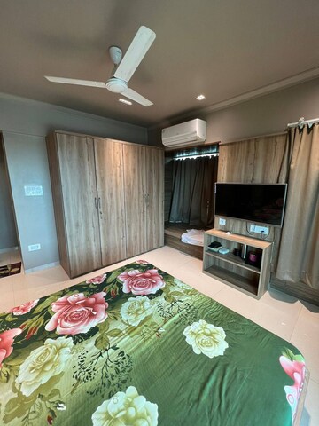 Bedroom in 2 BHK Apartment at Andheri West – for Rent