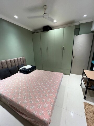 Bedroom in 2 BHK Apartment at Andheri West – for Rent