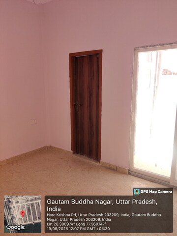 Room in 1.5 BHK Villa at Gaur Yamuna City, Gaur Yamuna City – for Rent