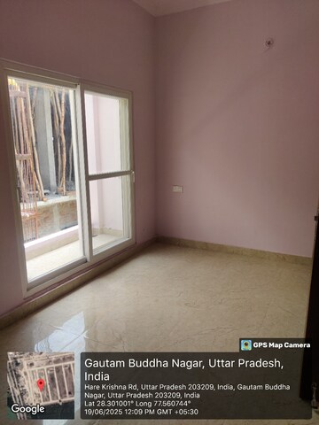 Room in 1.5 BHK Villa at Gaur Yamuna City, Gaur Yamuna City – for Rent