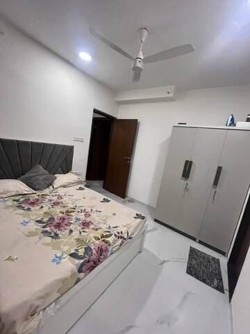Team Area in 2 BHK Apartment at Andheri West – for Rent