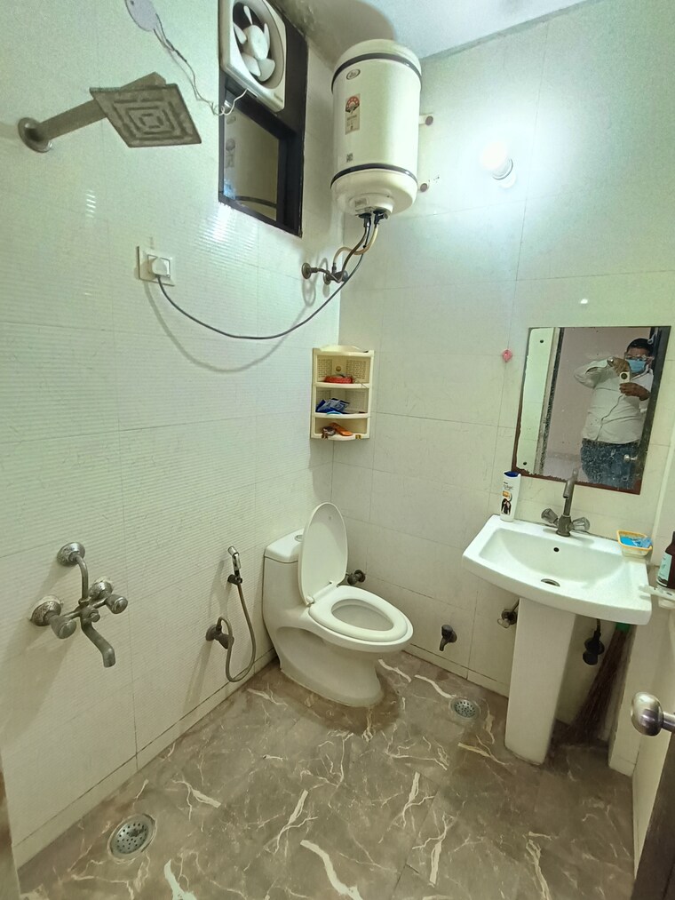 Attached Bathroom, malviya nagar 3 Bedroom 1500 Sq.Ft. Builder Floor In Malviya Nagar Delhi 9070803