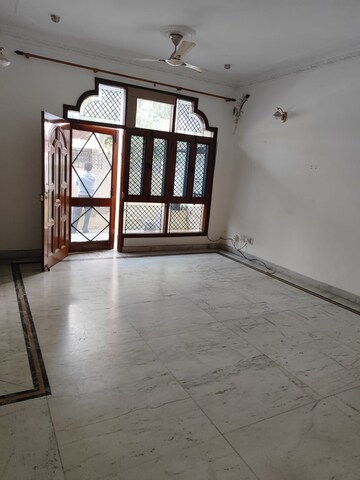 Room in 2 BHK Independent House at RWA Apartments Sector 39, Sector 39 – for Rent
