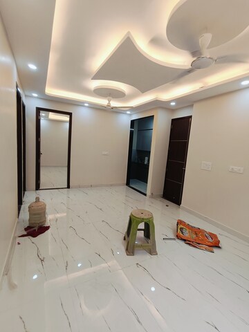 Room in 3 BHK Builder Floor at Malviya Nagar – for Rent