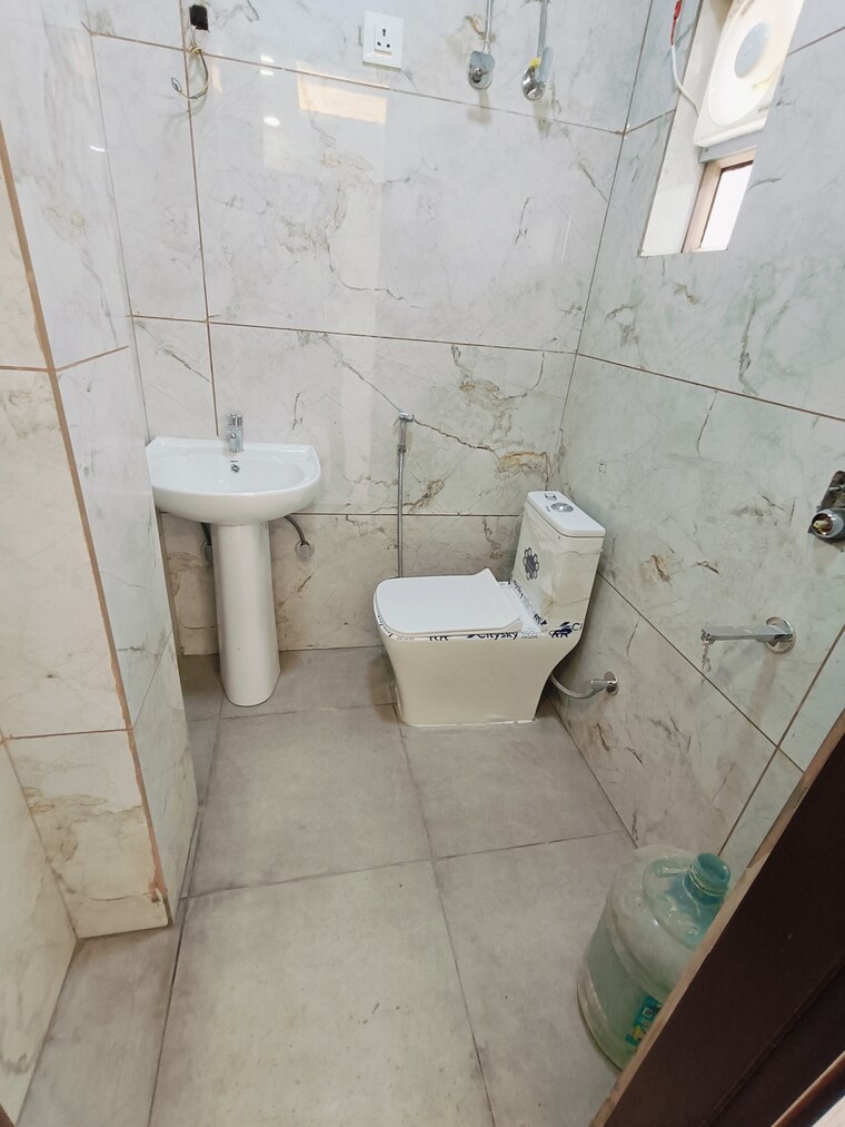 Attached Bathroom, malviya nagar 3 Bedroom 1500 Sq.Ft. Builder Floor In Malviya Nagar Delhi 9070858