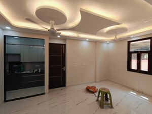 Room in 3 BHK Builder Floor at Malviya Nagar – for Rent