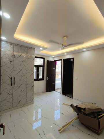 Room in 3 BHK Builder Floor at Malviya Nagar – for Rent