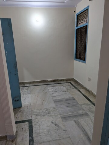 Room in 2.5 BHK Builder Floor at Nirman Vihar – for Rent