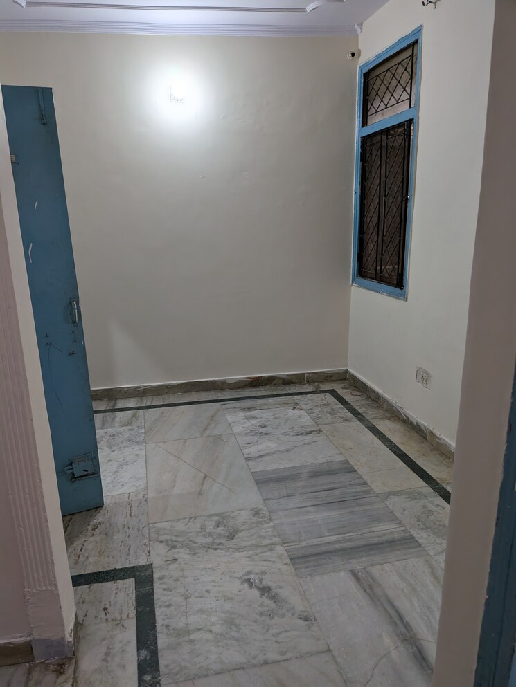 Room, nirman vihar 2.5 Bedroom 100 Sq.Ft. Builder Floor In Nirman Vihar Delhi 9070870