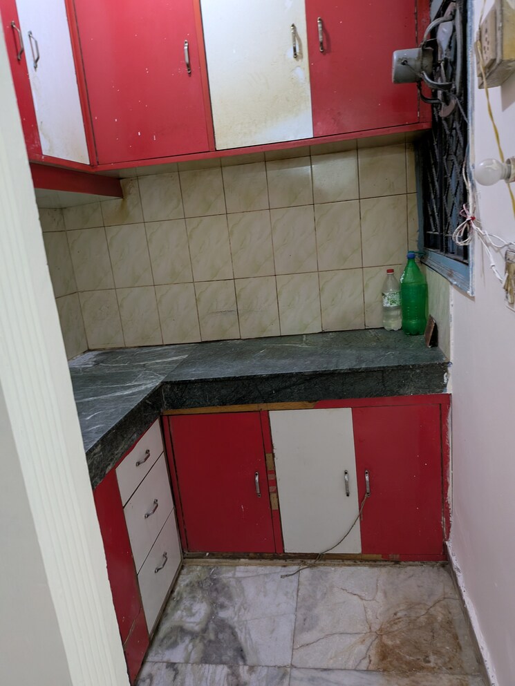 Kitchen, nirman vihar 2.5 Bedroom 100 Sq.Ft. Builder Floor In Nirman Vihar Delhi 9070870