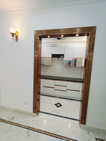 Room in 3 BHK Builder Floor at Malviya Nagar – for Rent