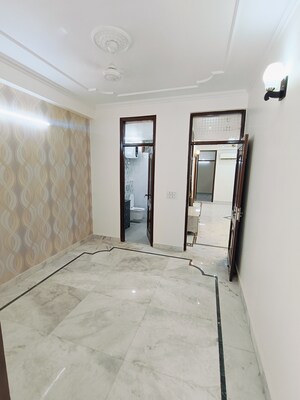 Room in 3 BHK Builder Floor at Malviya Nagar – for Rent