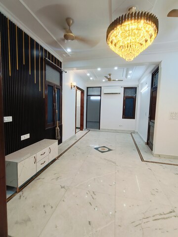 Room in 3 BHK Builder Floor at Malviya Nagar – for Rent