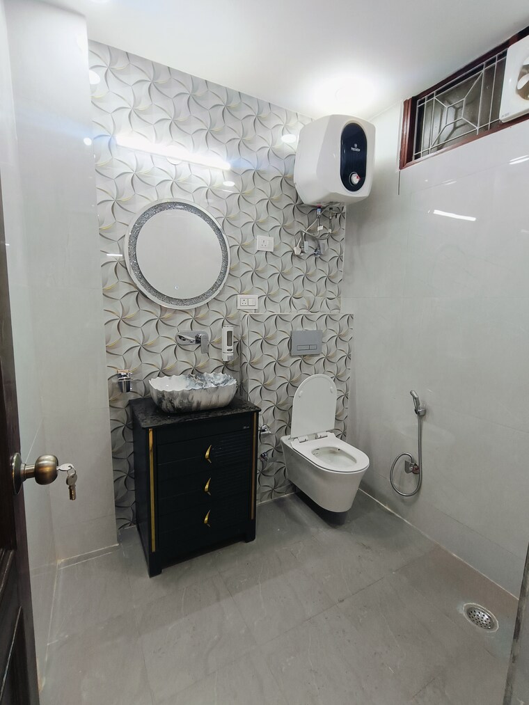 Bathroom, malviya nagar 3 Bedroom 1500 Sq.Ft. Builder Floor In Malviya Nagar Delhi 9070871