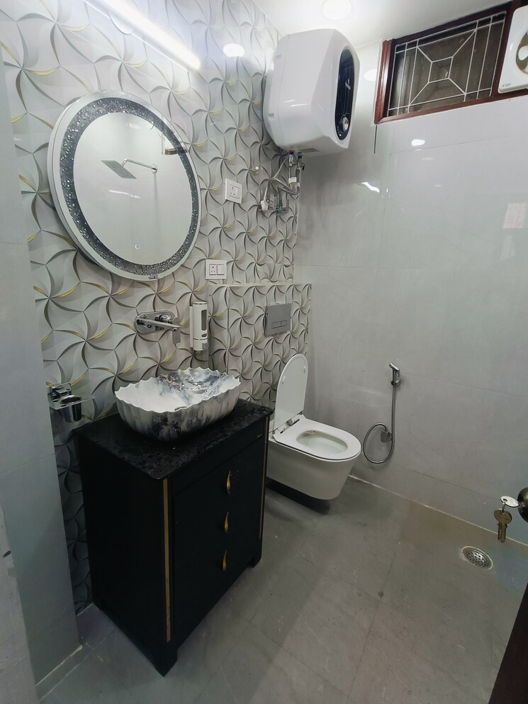 Bathroom, malviya nagar 3 Bedroom 1500 Sq.Ft. Builder Floor In Malviya Nagar Delhi 9070871