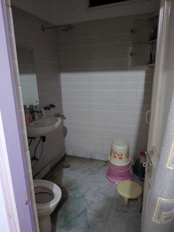 Bathroom in 2.5 BHK Builder Floor at Nirman Vihar – for Rent