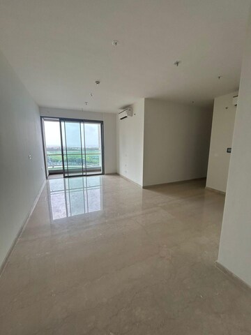 Room in 3 BHK Apartment at Piramal Mahalaxmi, Mahalaxmi – for Rent