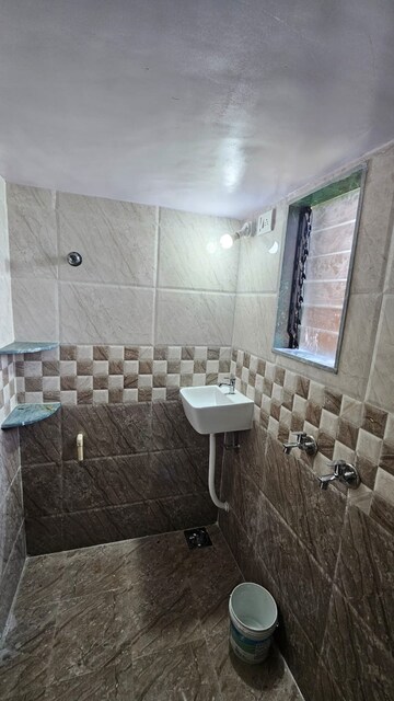 Bathroom in 1 RK Apartment at Vinayak Tower, Andheri West – for Rent
