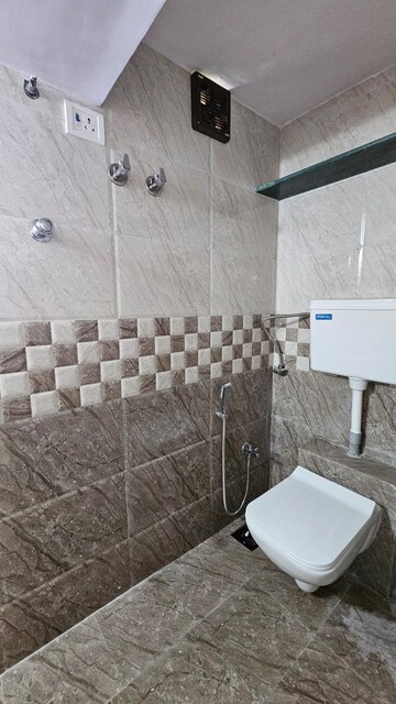 Bathroom in 1 RK Apartment at Vinayak Tower, Andheri West – for Rent