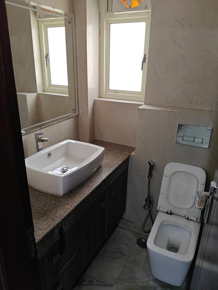 Bathroom, saket 3 Bedroom 500 Sq.Yd. Builder Floor In Saket Delhi 9070948