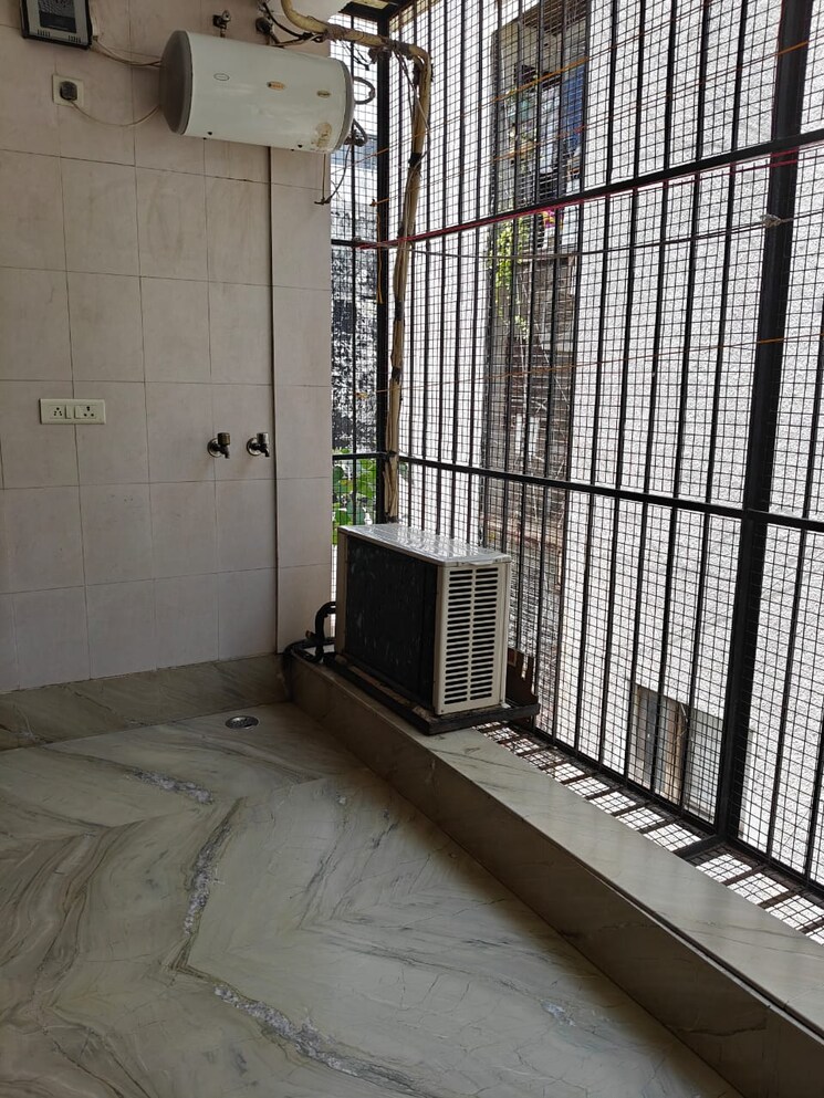 Balcony, saket 3 Bedroom 500 Sq.Yd. Builder Floor In Saket Delhi 9070948