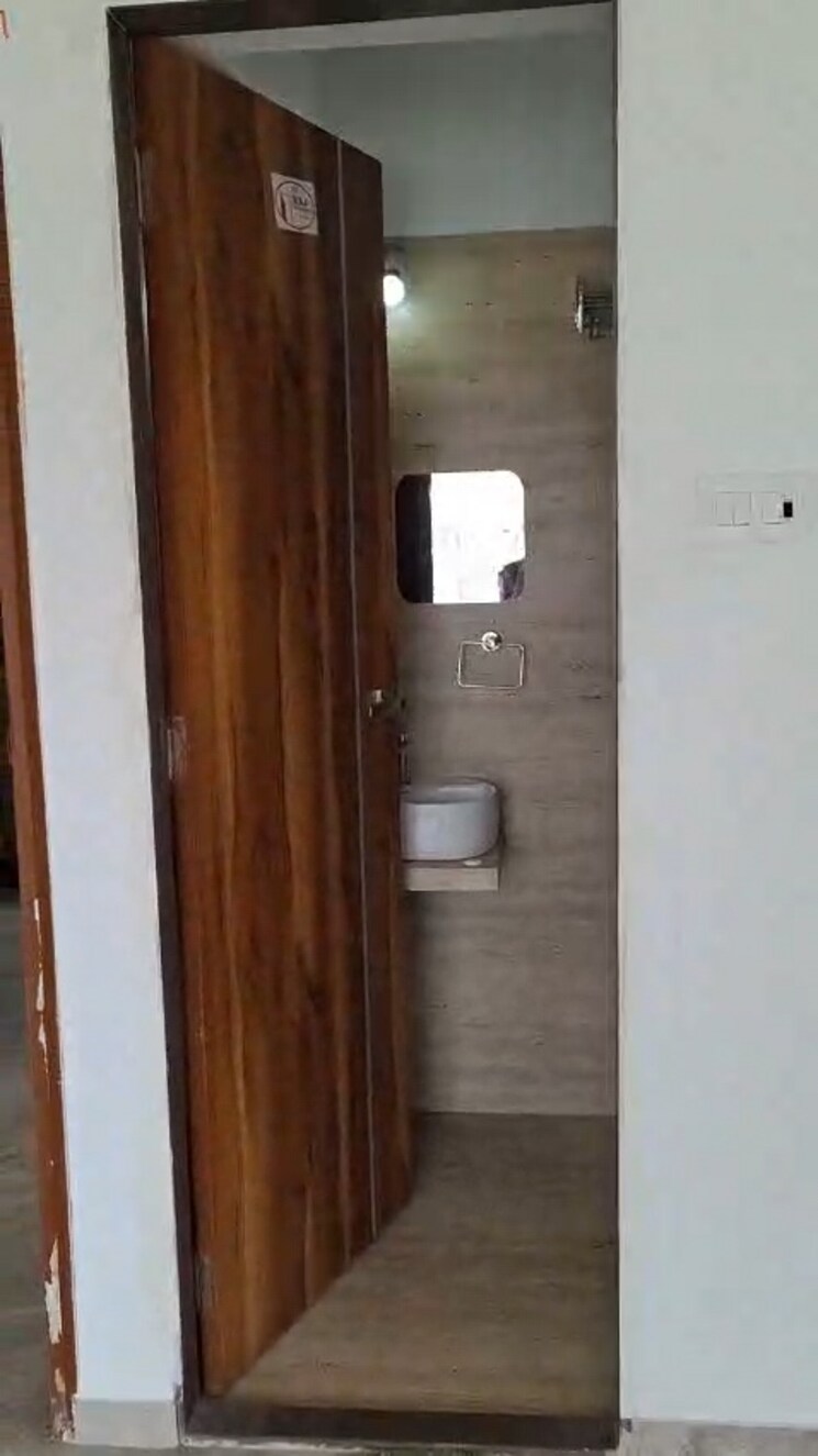 Bathroom, goregaon west Pg For Boys & Girls In Goregaon West 9071009