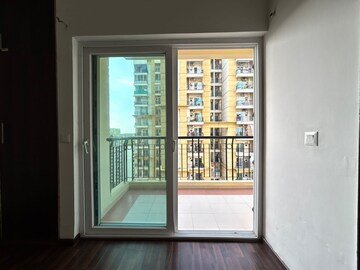 Room in 2.5 BHK Apartment at Homes 121, Sector 121 – for Sale