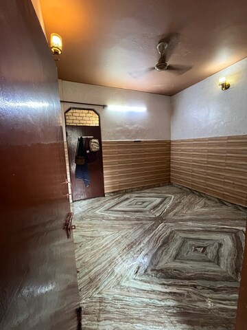 Room in 3 BHK Independent House at Mohan Garden – for Rent