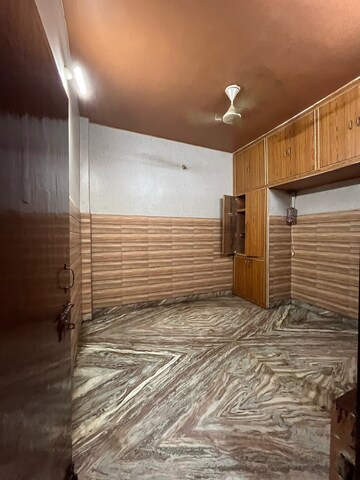 Room in 3 BHK Independent House at Mohan Garden – for Rent