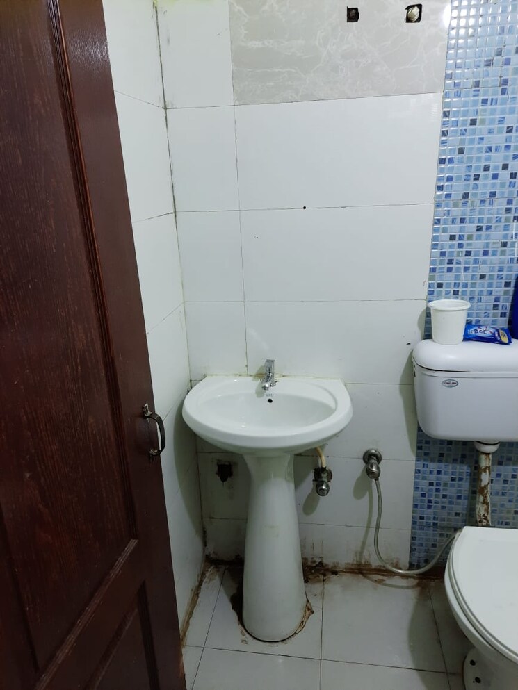 Bathroom, ambala highway 2 Bedroom 100 Sq.Yd. Apartment In Ambala Highway Zirakpur 9071015