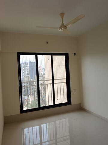 Room in 1 BHK Apartment at Oxford Navrang Crystal, Goregaon West – for Rent