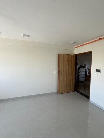 Room in 2 BHK Apartment at Sheth Irene, Malad West – for Rent