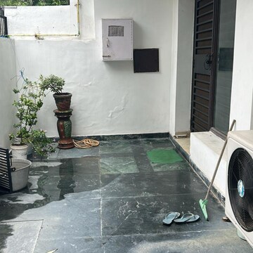 Staircase in 5 BHK Independent House at RWA Apartments Sector 47, Sector 47 – for Sale