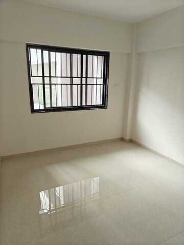Room in 2.5 BHK Apartment at Kohinoor Viva City, Dhanori – for Rent