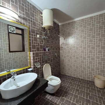 Bathroom in 2.5 BHK Apartment at Supertech Cape Town, Sector 74 – for Rent