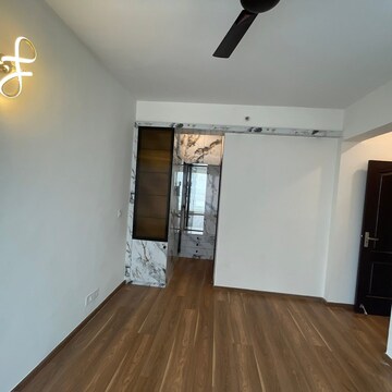 Room in 3 BHK Apartment at H R Buildcon Elite Homz, Sector 77 – for Rent