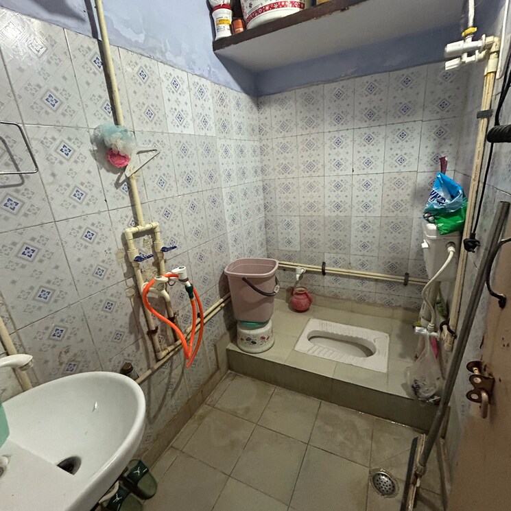 Bathroom, batla house 1.5 Bedroom 550 Sq.Ft. Builder Floor In Batla House Delhi 9070762