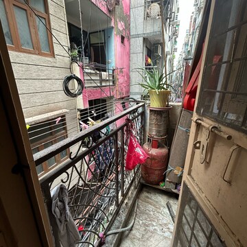Balcony in 1.5 BHK Builder Floor at Batla House – for Sale