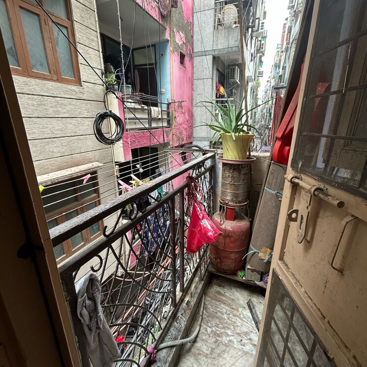 Balcony, batla house 1.5 Bedroom 550 Sq.Ft. Builder Floor In Batla House Delhi 9070762