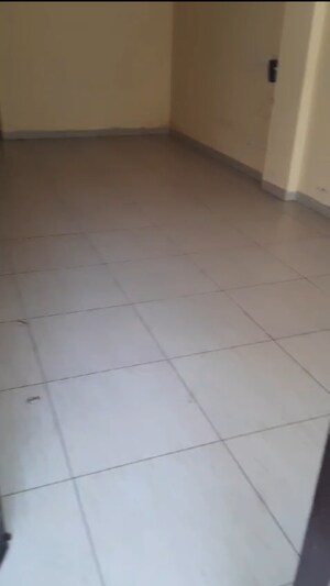 Room in 2.5 BHK Builder Floor at Greenwood Enclave, Wave City – for Sale