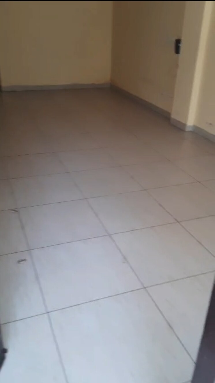 Room, greenwood-enclave 2.5 Bedroom 194 Sq.Yd. Builder Floor In Wave City Ghaziabad 9071118