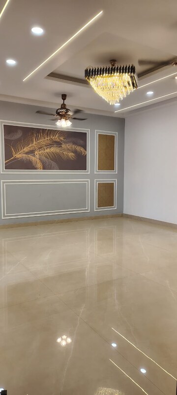 Balcony in 3 BHK Builder Floor at Nh 24 – for Sale