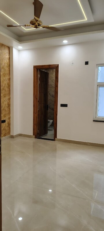 Room in 3 BHK Builder Floor at Nh 24 – for Sale