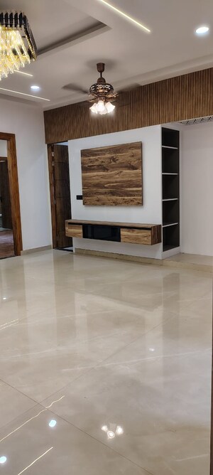 Room in 3 BHK Builder Floor at Nh 24 – for Sale